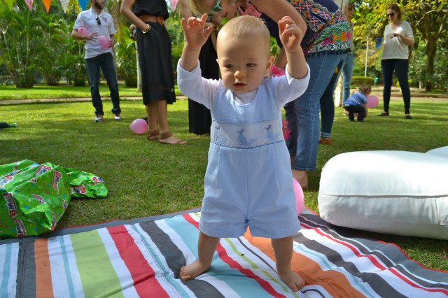 Look everyone, I can stand!