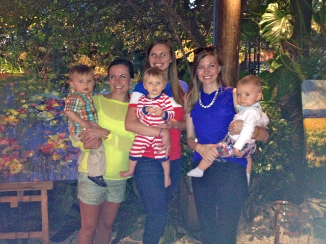 Moms & babies at Bar des Arts.