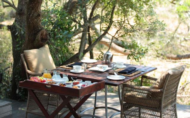 Breakfast overlooking the vlei.