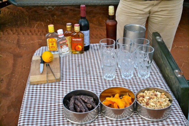 Sundown setup: dried sausages, dried mango, nuts and DRINKS! 