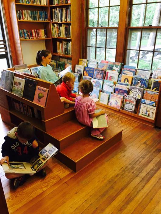 Kiddos in the childrens library.
